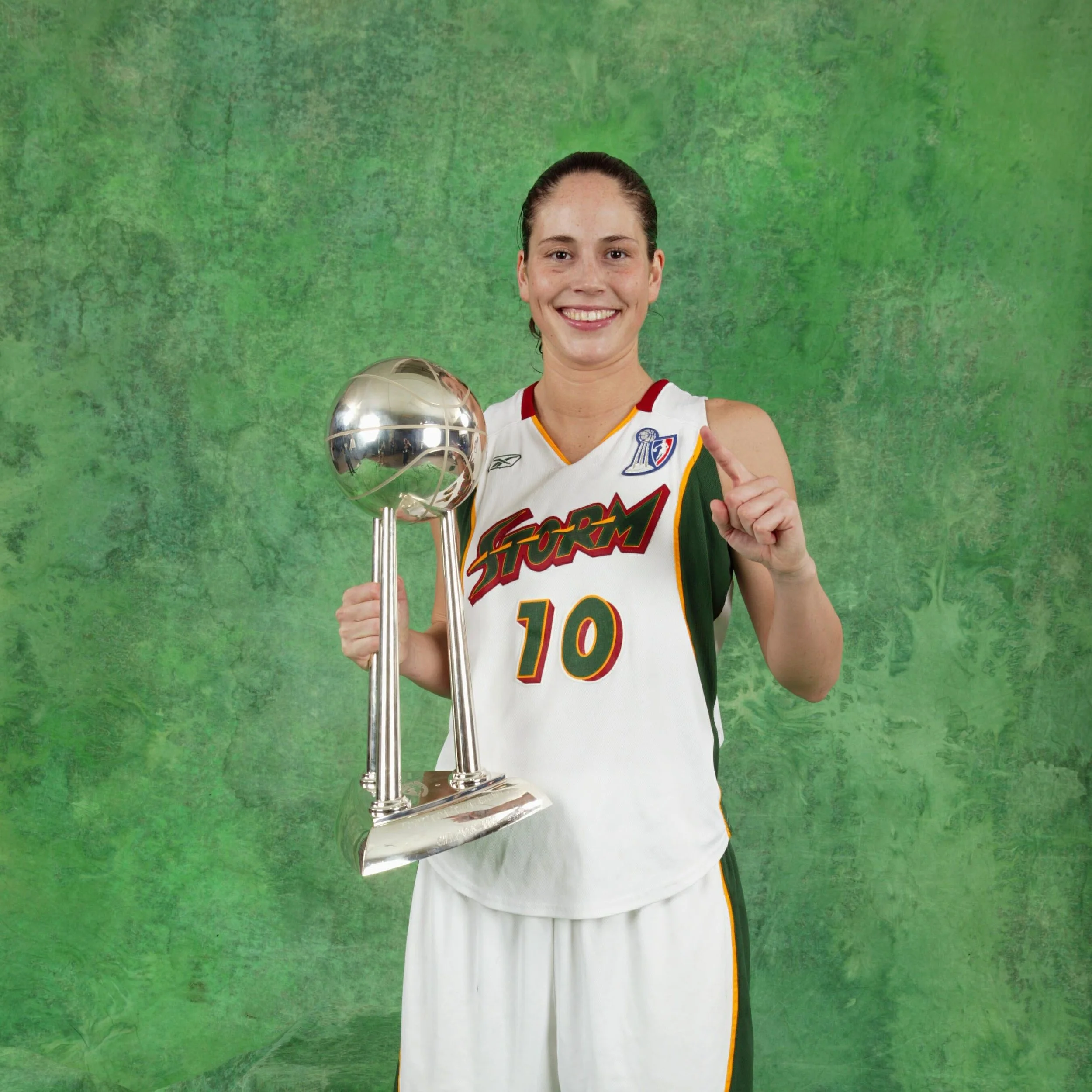 WNBA Sue Bird 2004 Champion サイン入り写真 A Monument to Greatness: Celebrating Sue Bird's Historic Career